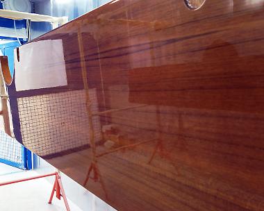 Varnish high gloss finish wood yacht table